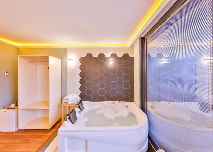 Pieria Luxury 16 Hotel *