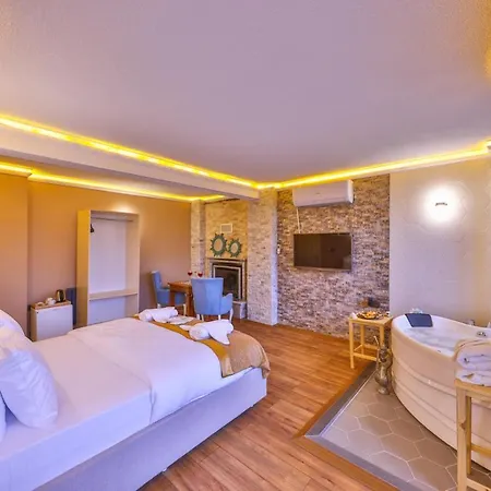 Pieria Luxury 16