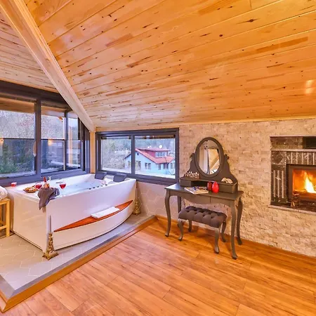 Pieria Luxury 16 *
