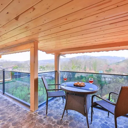 Pieria Luxury 16