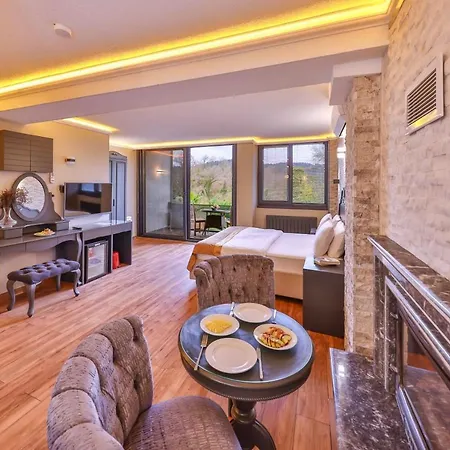 Pieria Luxury 16 *