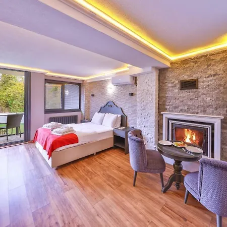 Pieria Luxury 16