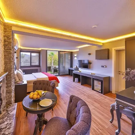Pieria Luxury 16 *