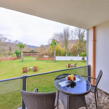 Pieria Luxury 16 ホテル アグヴァ