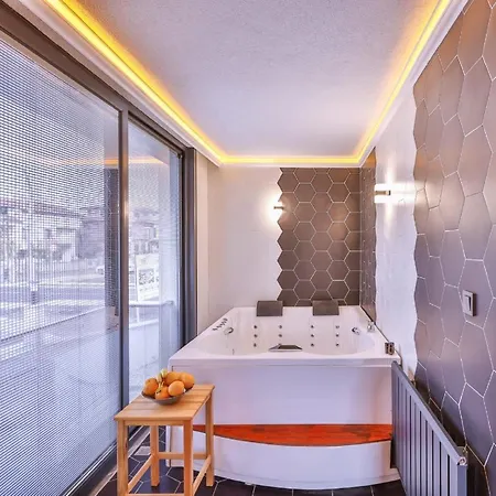 Pieria Luxury 16
