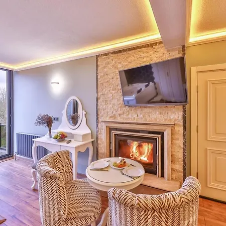 Pieria Luxury 16