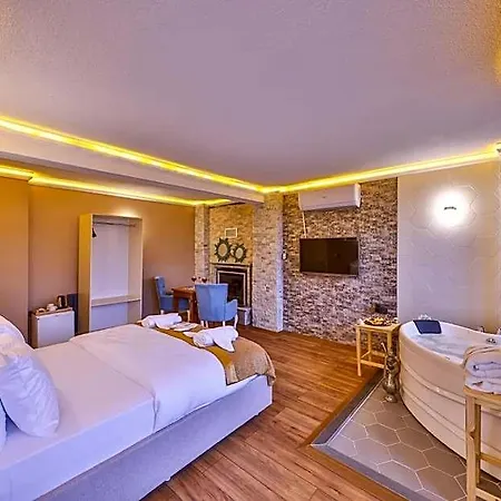 Pieria Luxury 16 *