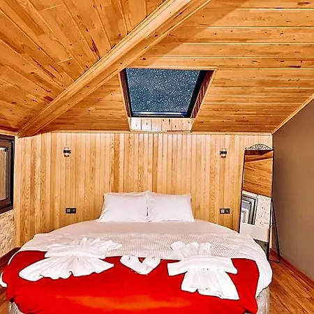 Pieria Luxury 16 *