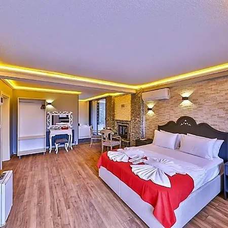 Pieria Luxury 16